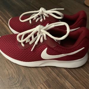 Maroon Nike Tanjuns